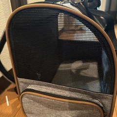 猫のキャリーケース、猫と子犬のバックパック、ペットのキャリーバッグ3面メッシュ、通気性と耐久性、軽量で持ち運びが簡単な車/旅行/クリニック/屋外のペット用品 の画像