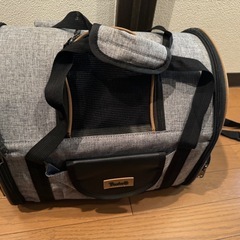 猫のキャリーケース、猫と子犬のバックパック、ペットのキャリーバッグ3面メッシュ、通気性と耐久性、軽量で持ち運びが簡単な車/旅行/クリニック/屋外のペット用品 の画像