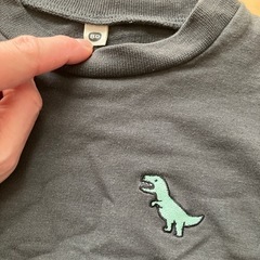 トレーナー　恐竜　80センチ　黒色の画像