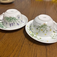 磁器　カップとソーサー２客セットの画像