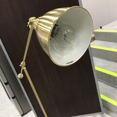 ＼家具＊家電のお店／【ｼﾞｬﾝｸﾞﾙｼﾞｬﾝｸﾞﾙ石川金沢店】スタンドライト  アンティーク調 ゴールド  *現状販売 の画像