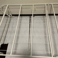 ベッドフレームの画像