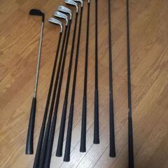 キャディーバッグ、ゴルフクラブセットの画像