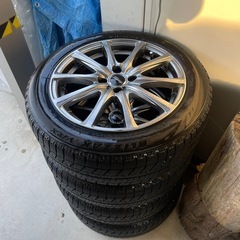 アルミ付きスタッドレスタイヤの画像