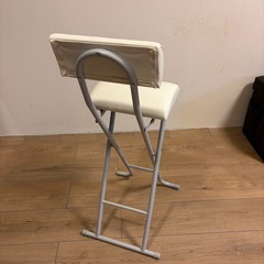 折りたたみ椅子の画像
