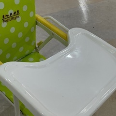 ベビー用折りたたみチェア 食事用テーブル　水玉模様
の画像