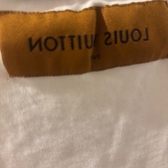 LOUIS VUITTONのTシャツの画像