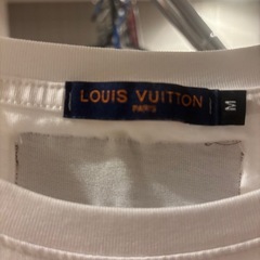 LOUIS VUITTONのTシャツの画像