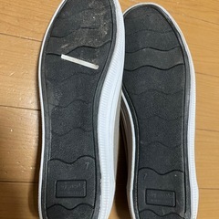 未使用グレーのスニーカーの画像