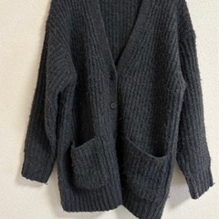 ユニクロ　ニットとカーディガンのセットの画像