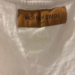 LOUIS VUITTONのTシャツの画像