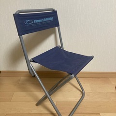 折りたたみ椅子 
の画像