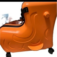 子供乗せれるキャリーケースの画像