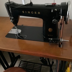 singerの足踏みミシンの画像