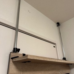 突っ張りラック つっぱり棚 収納棚 幅80 ホワイト 簡単設置 棚 工具不要 木製 つっぱり ウォールラック シェルフ 壁面収納 パーテーション スリムの画像