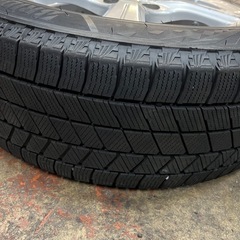 195/65r15スタッドレスタイヤbridgestoneとホイール4本の画像
