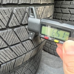 195/65r15スタッドレスタイヤbridgestoneとホイール4本の画像