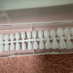 ネイルチップとグルーのセットの画像