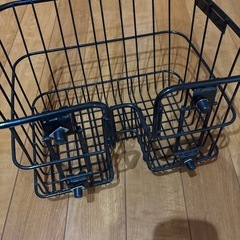 子供乗せ自転車の前カゴの画像