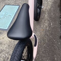 子供用自転車　ストライダー　ブレーキ付き 薄いピンク　新品・未使用　の画像