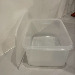 大型フタ付き保存容器 約40〜45L 業務用タッパー2つの画像