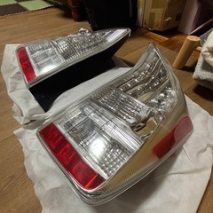 30プリウス前期テールランプの画像