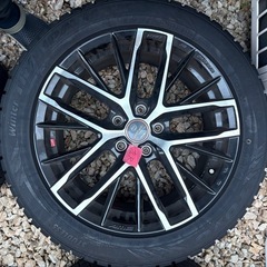 ホイールとスタッドレスタイヤのセットの画像