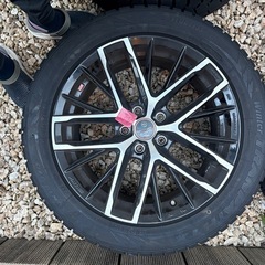 ホイールとスタッドレスタイヤのセットの画像