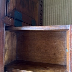 アンティーク調のサイドボードの画像