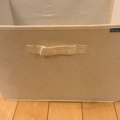 収納カゴとハンガ－の画像