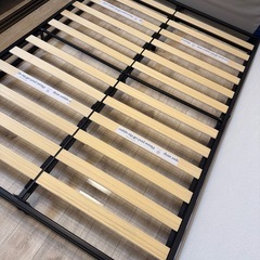 ZINUS メタル ベッドフレーム ダブルの画像