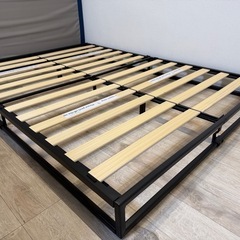 ZINUS メタル ベッドフレーム ダブルの画像