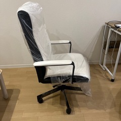 肘掛け付き オフィスチェア／高さ調整可の画像