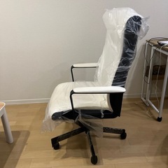 肘掛け付き オフィスチェア／高さ調整可の画像