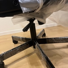 肘掛け付き オフィスチェア／高さ調整可の画像