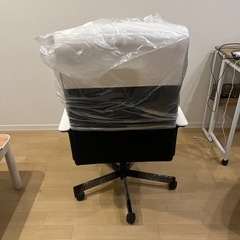 肘掛け付き オフィスチェア／高さ調整可の画像