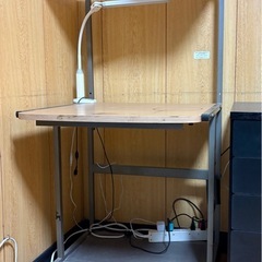 【受付中】★無料！★差し上げます★パソコンデスク★使用問題なし★キャスター付き★使用感ありの画像