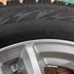 ほぼ新品　スタッドレスタイヤ　ホイル付き　155/65R14 ブリヂストン　VRX2 2023年製の画像