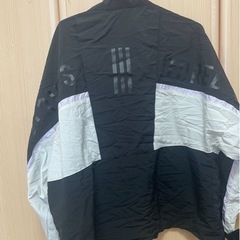 adidas ウーブンジャケットの画像