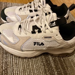FILAスニーカー　23センチの画像