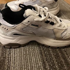 FILAスニーカー　23センチの画像