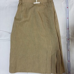 ベージュ　セットアップ　スカートジャッケット　ベストの画像