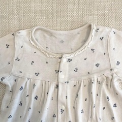 【Birthday】バースデイ conoco 花柄 フリル ロンパース 青 70cmの画像