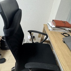 椅子とテーブルの画像