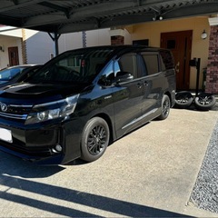 🚎🚌トヨタ　ヴォクシーHV 上級Ｖグレード‼️電動両側スライドドア‼️リヤエアコン付‼️車検まだまだありますよ‼️🚎🚌の画像