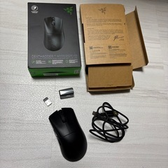 Razer レイザー BlackWidow V4 Low-profile Tenkeyless HyperSpeed Yellow Linear Switch 英語配列　Razer DeathAdder V3 HyperSpeed 　Razer レイザー HyperPolling Wireless Dongle 対応するマウスを最大8,000Hzのワイヤレスポーリングレートにアップグレート可能にするドングルの画像