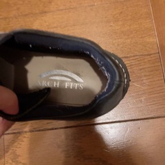 靴 スニーカー ARCH FITS 22cm ツートンカラー　紺 紐なしステッチの画像