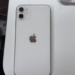 Apple iPhone 11 128GB ホワイトバッテリー97% 箱付きの画像