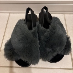 ファーサンダルの画像