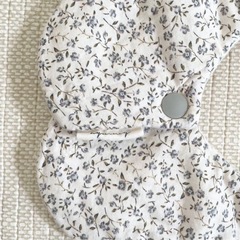 【ノーブランド】花柄 フリル ベビースタイ よだれかけ（未使用）の画像